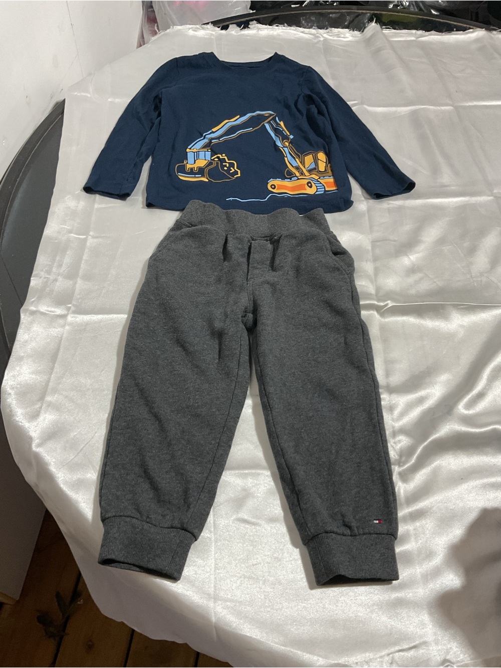 Boys' Gray Fleece Jogger Pants - Cozy Everyday Bottoms
